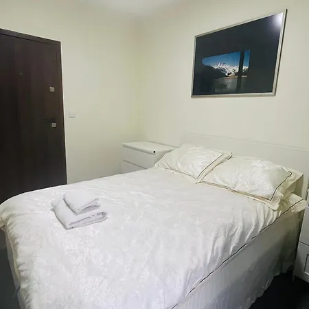 Privatunterkunft Airport Comfy Guest *