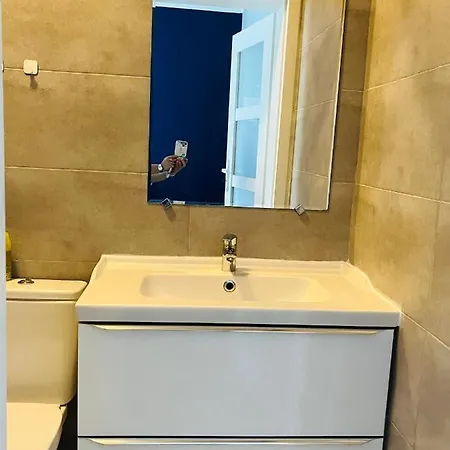 Проживание в семье Airport Comfy Guest