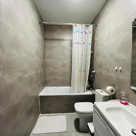 Проживание в семье Airport Comfy Guest *