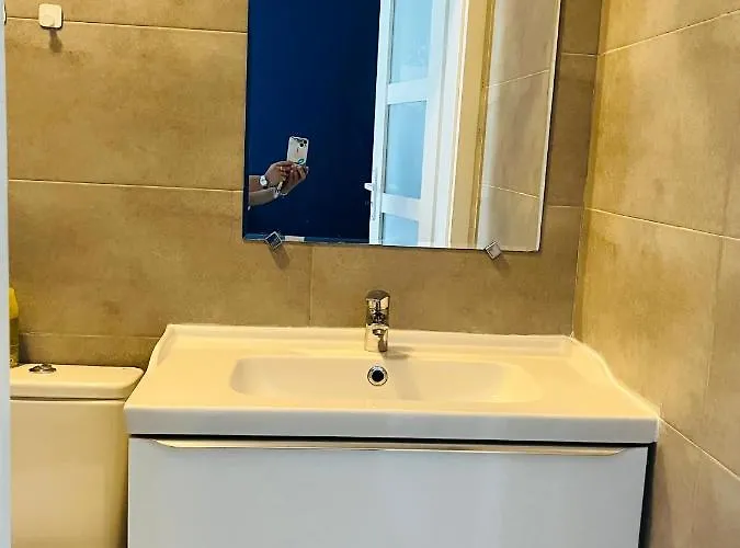 Проживание в семье Airport Comfy Guest