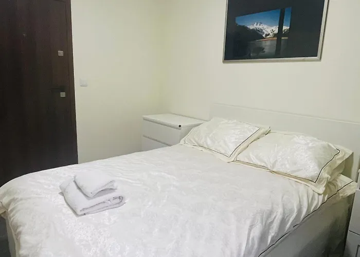 Проживание в семье Airport Comfy Guest *