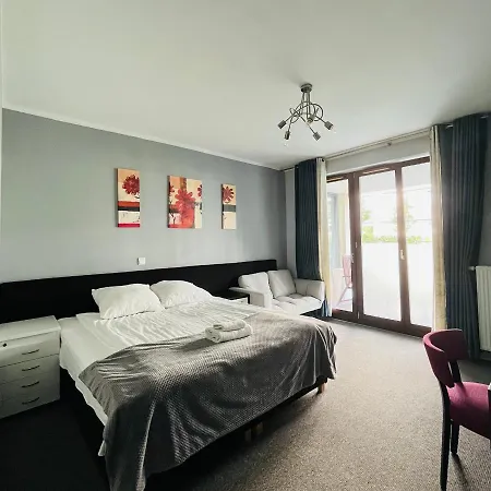 בית אירוח Airport Comfy Guest ורשה