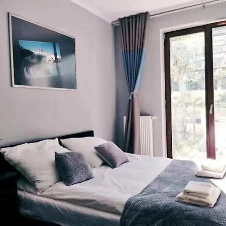 Airport Comfy Guest בית אירוח